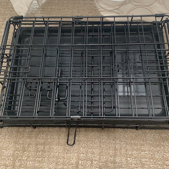 Size XS dog create! Great for a small dog. Barley used, great condition - Picture 1 of 3